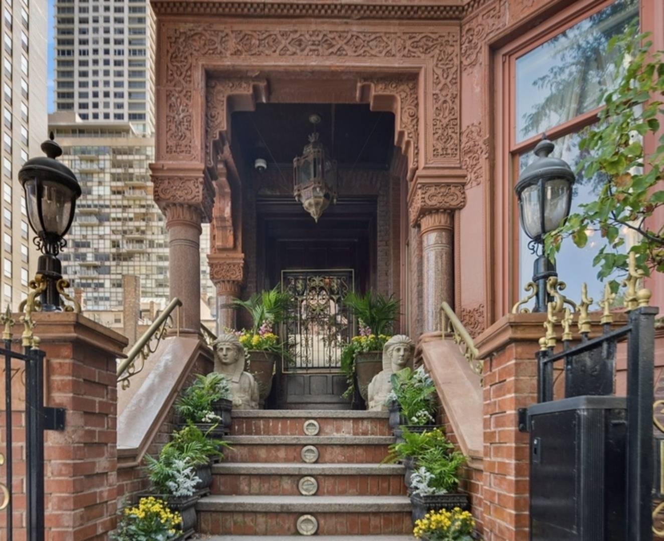 Chicago, IL 60611,79 E Cedar ST