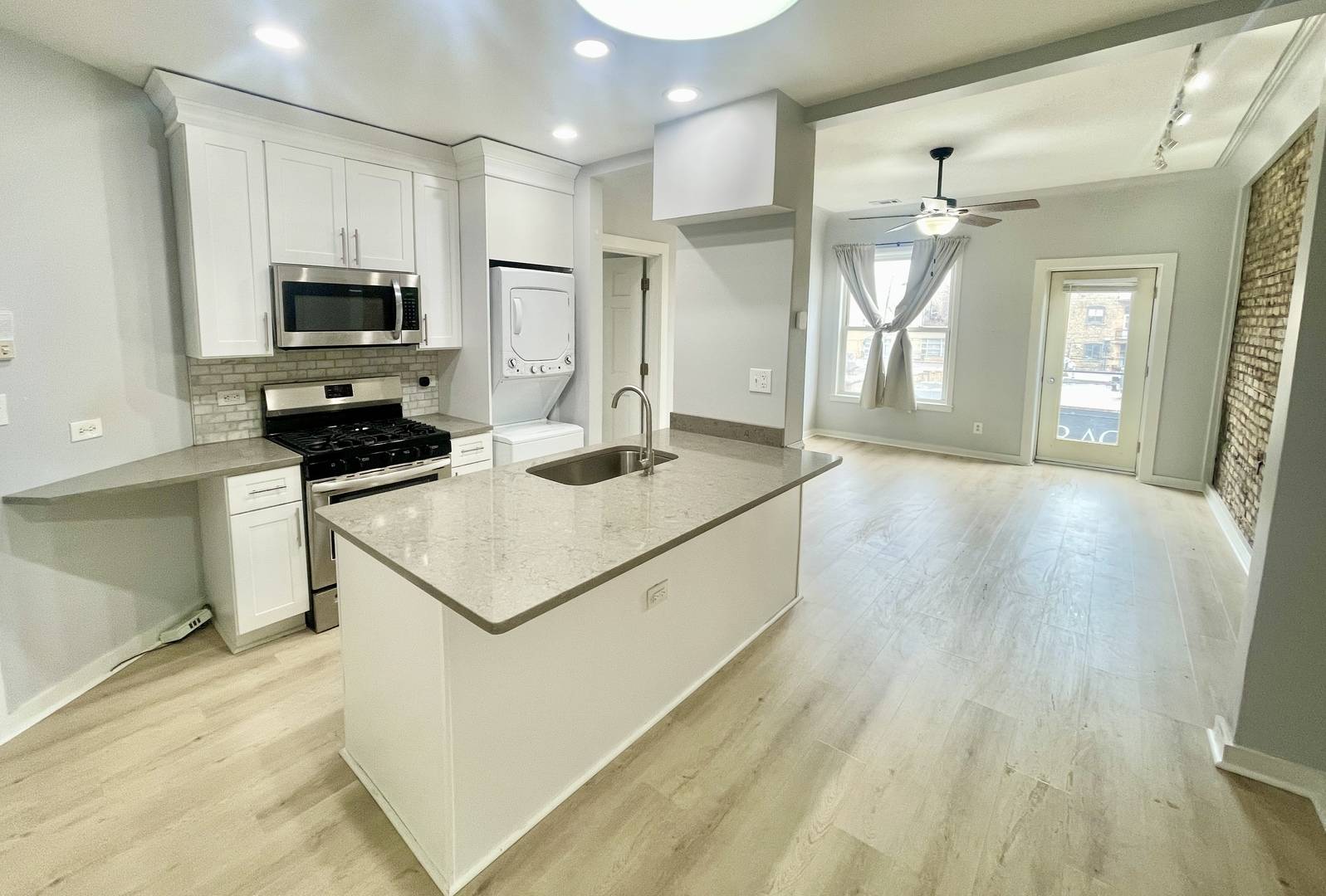 Chicago, IL 60647,1634 N Milwaukee AVE #3F
