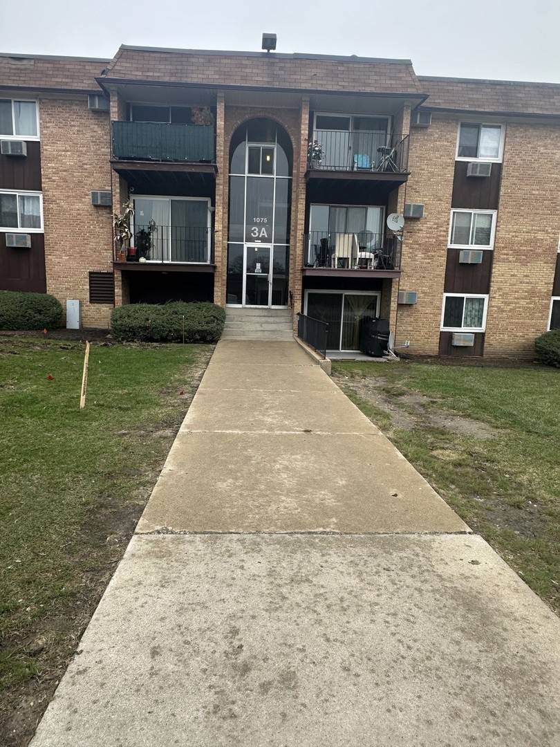 Hoffman Estates, IL 60169,1075 Higgins Quarters DR #3-208