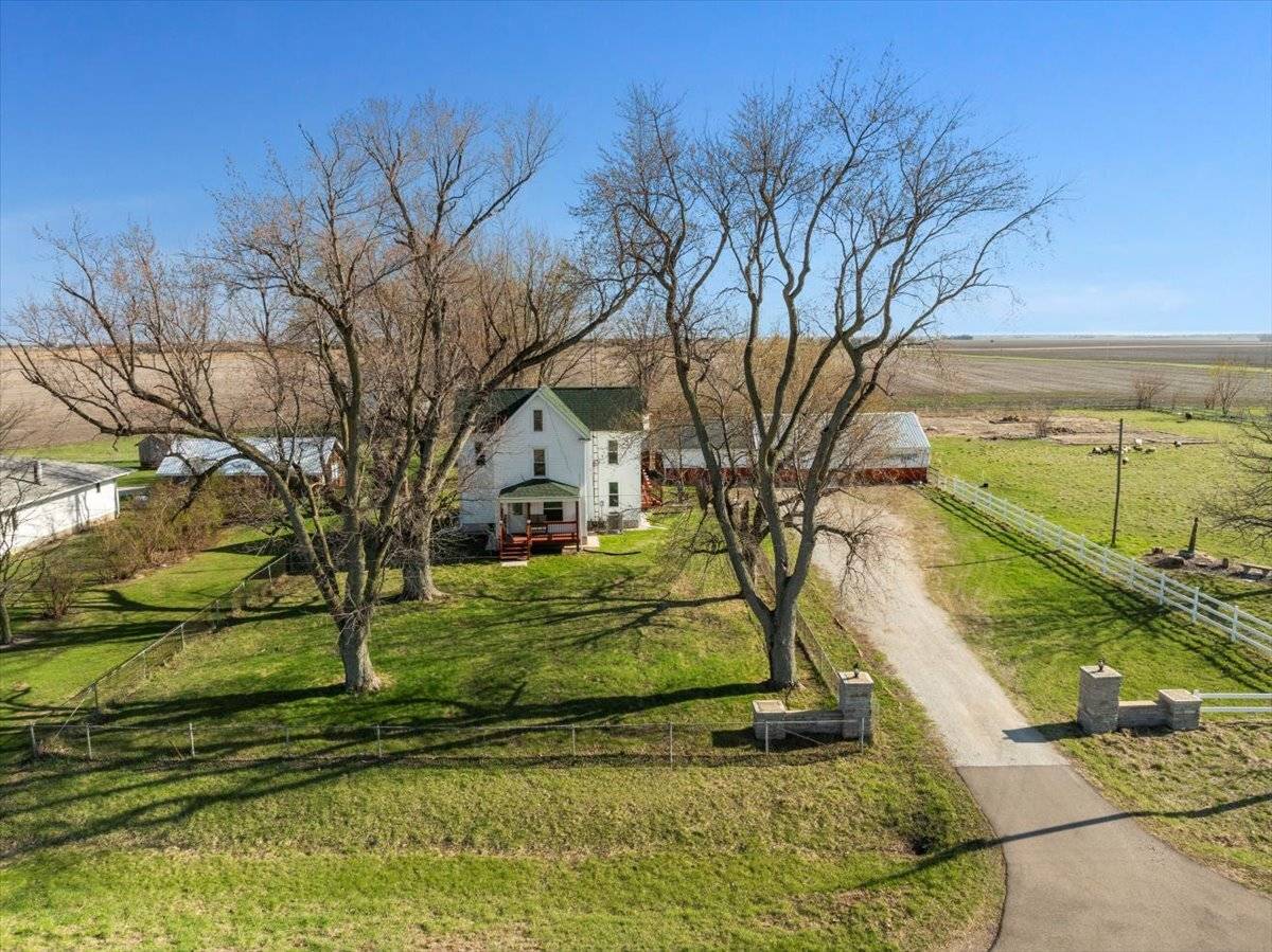 Danvers, IL 61732,103 E 1400 North RD