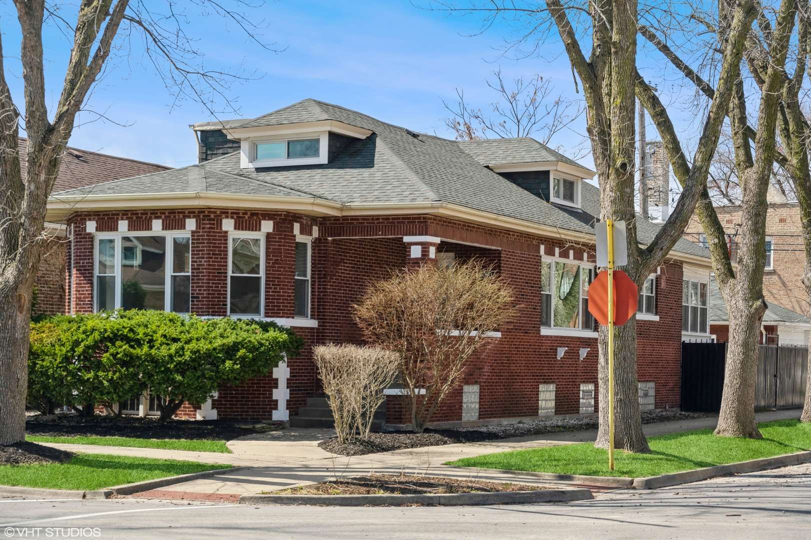 Chicago, IL 60617,8200 S Paxton AVE