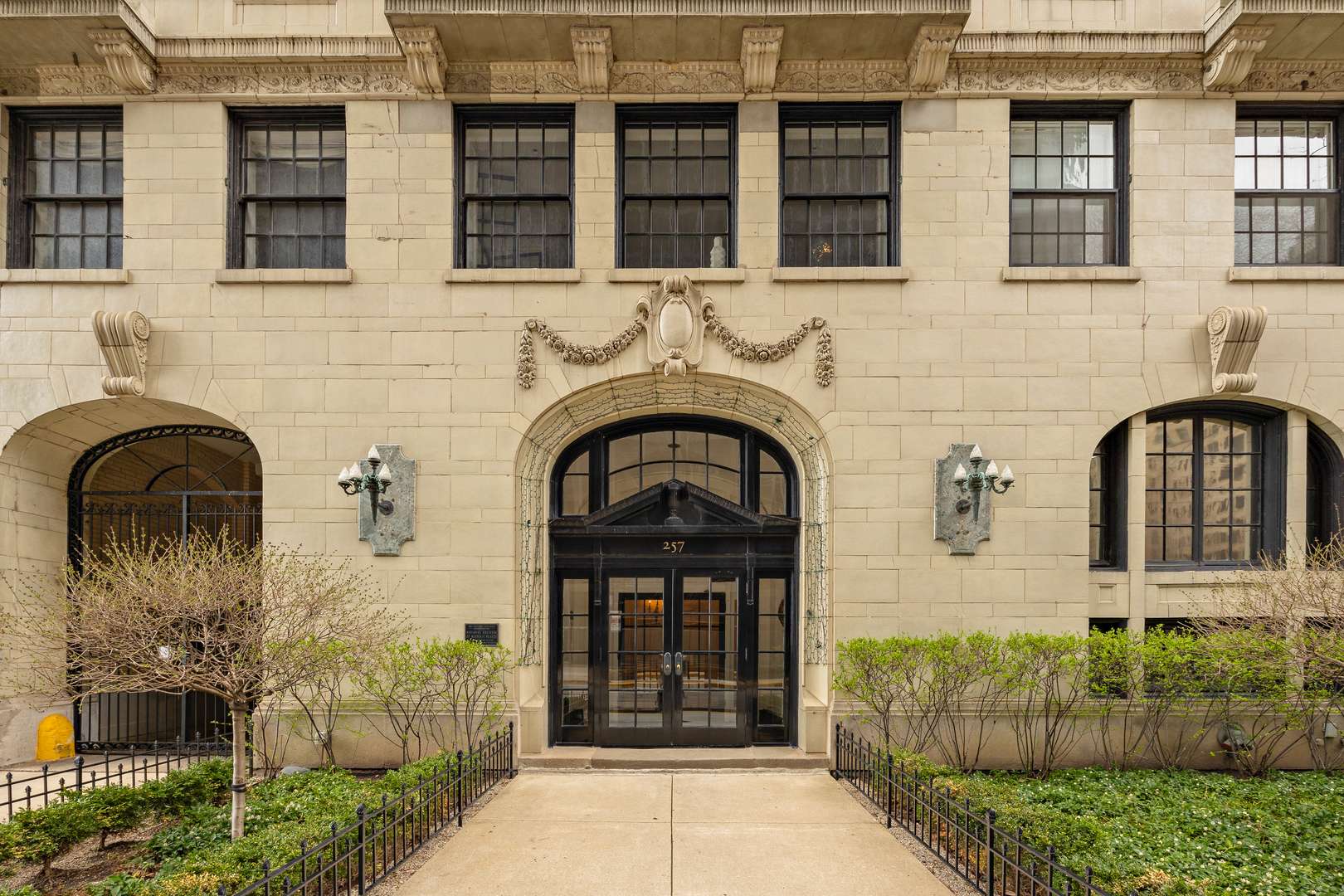 Chicago, IL 60611,257 E Delaware PL #7C
