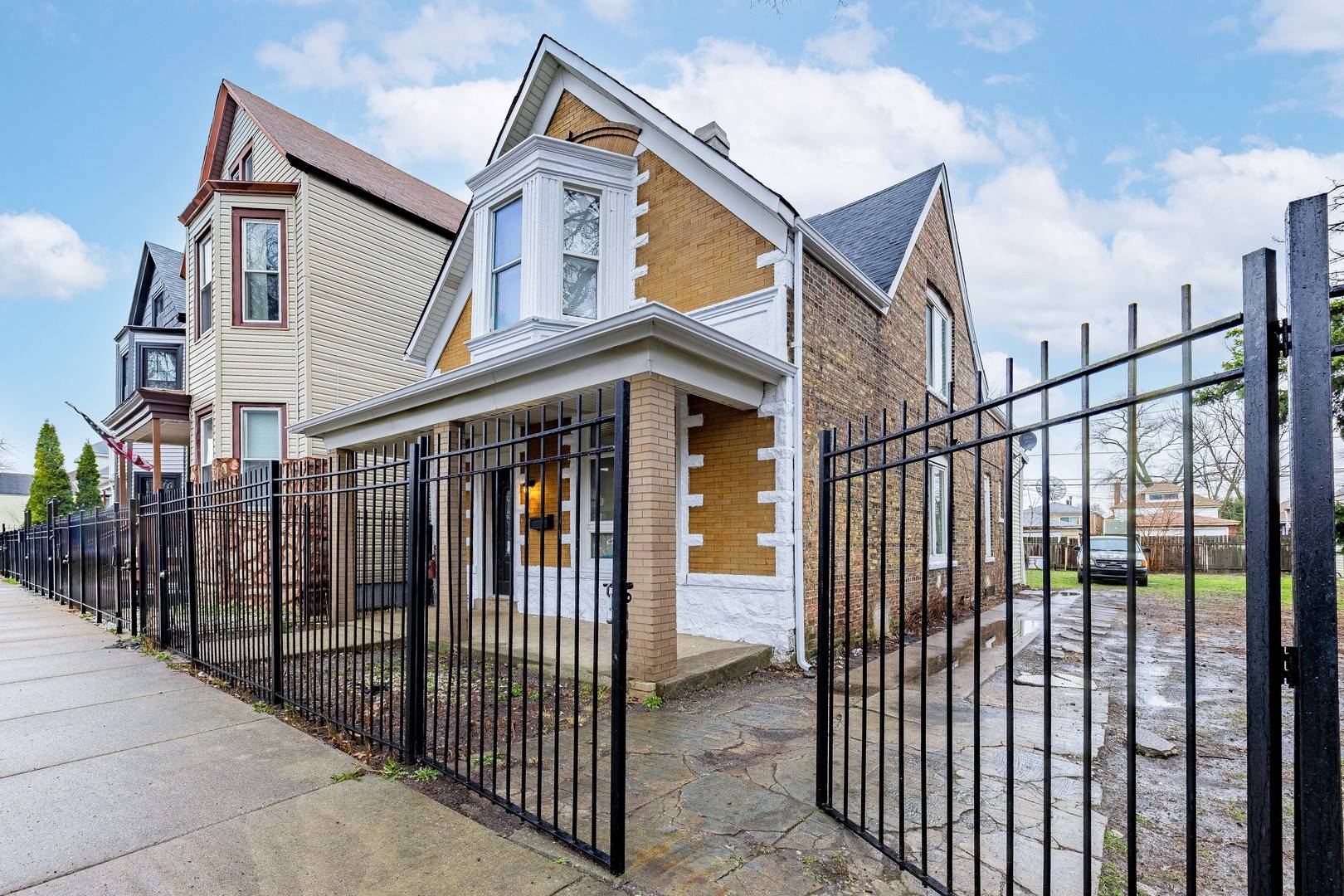 Chicago, IL 60609,5423 S Honore ST