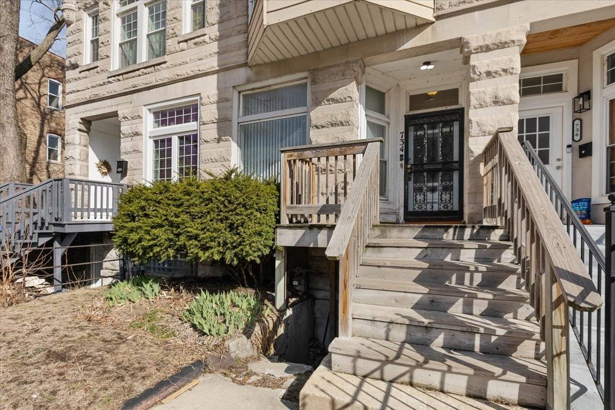 Chicago, IL 60653,734 E 42nd ST