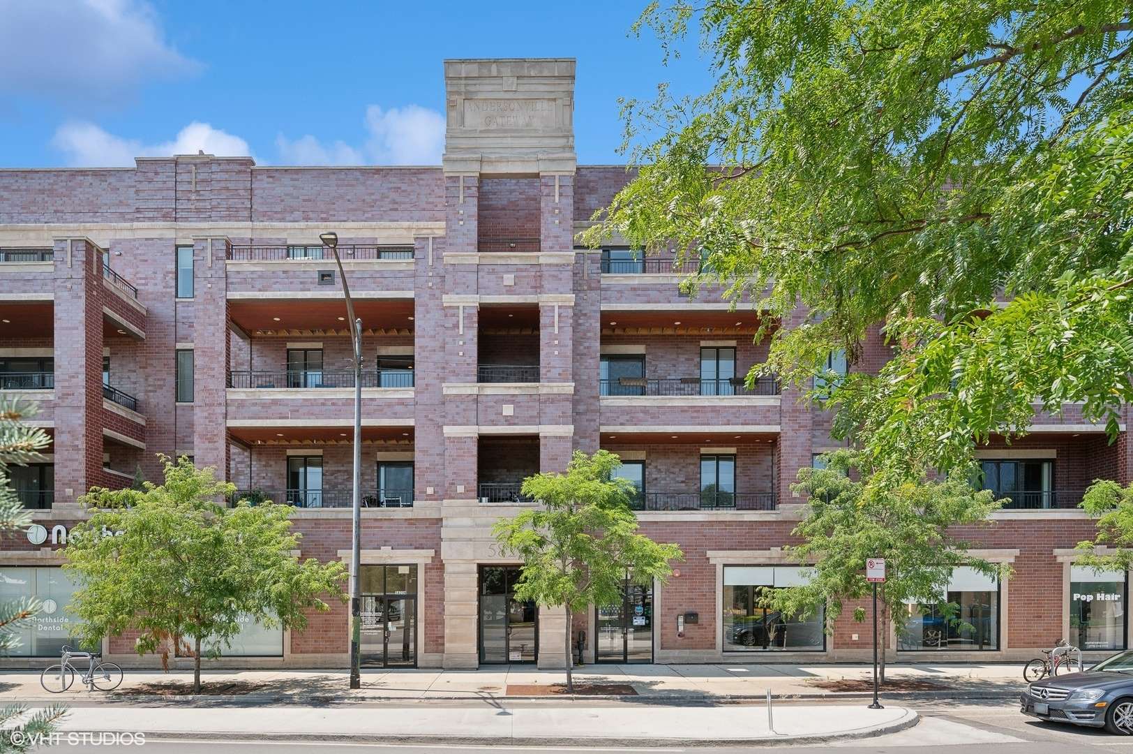 Chicago, IL 60660,5820 N Clark ST #303