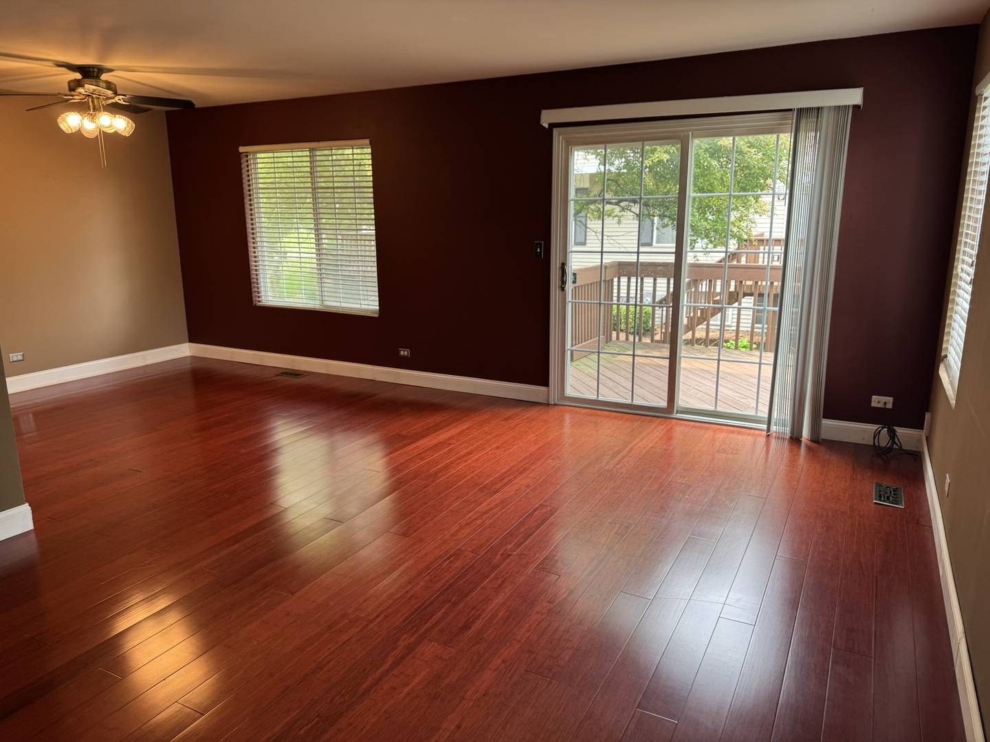 South Elgin, IL 60177,1314 Sandhurst LN #1314