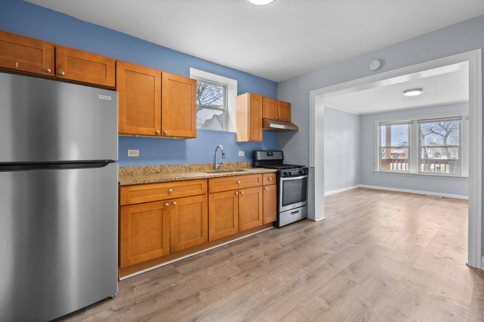 Chicago, IL 60609,659 W 43rd PL