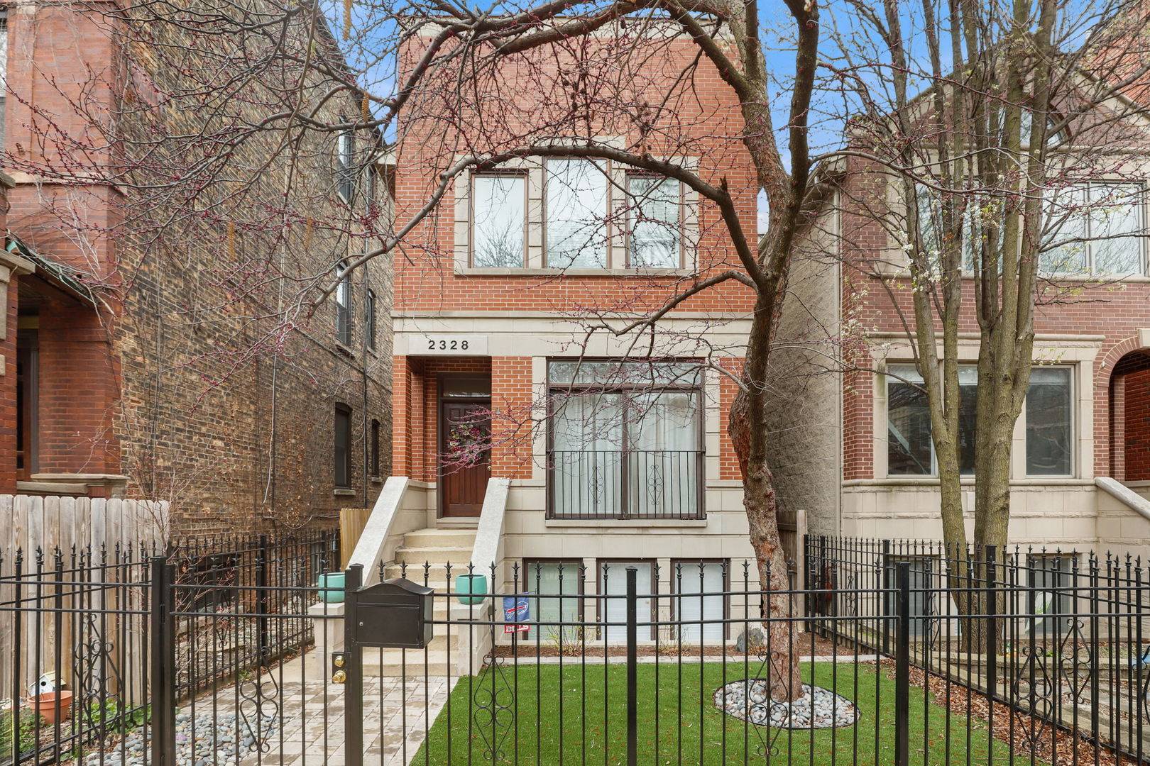 Chicago, IL 60647,2328 W CHARLESTON ST