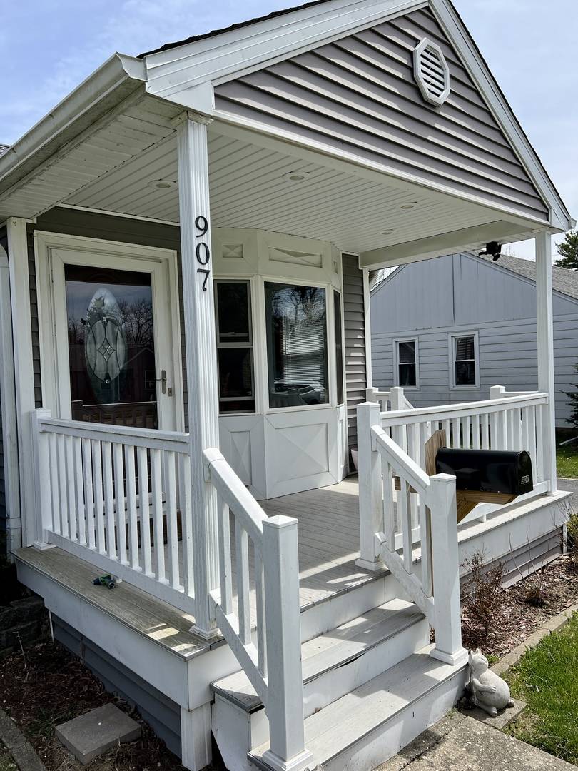 Rochelle, IL 61068,907 N 12th ST