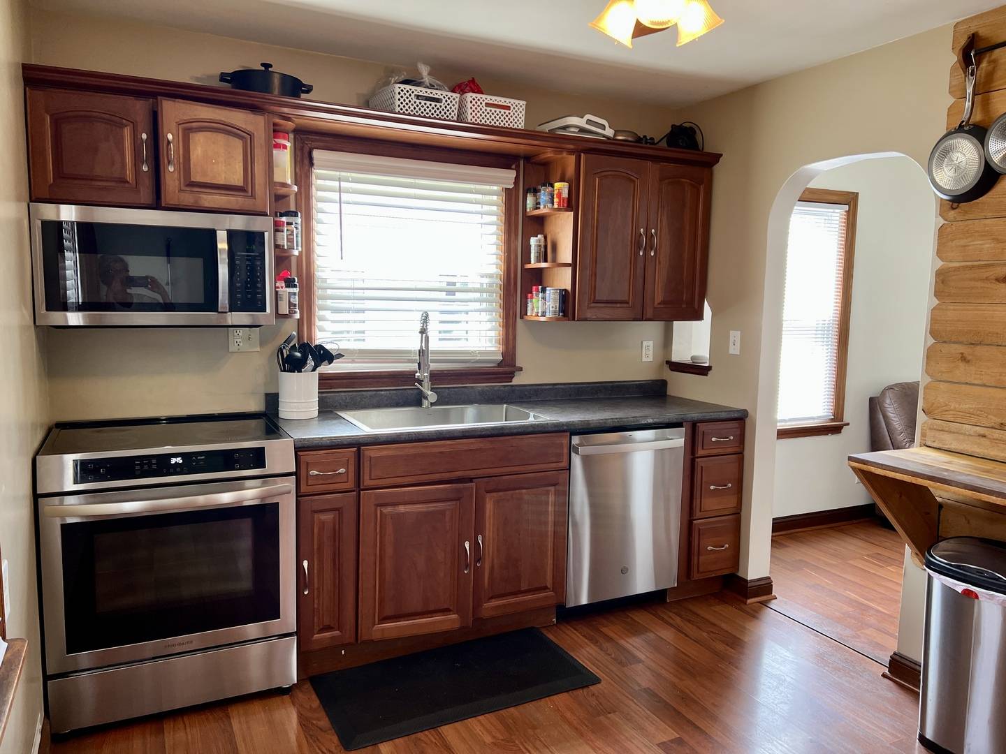 Rochelle, IL 61068,907 N 12th ST