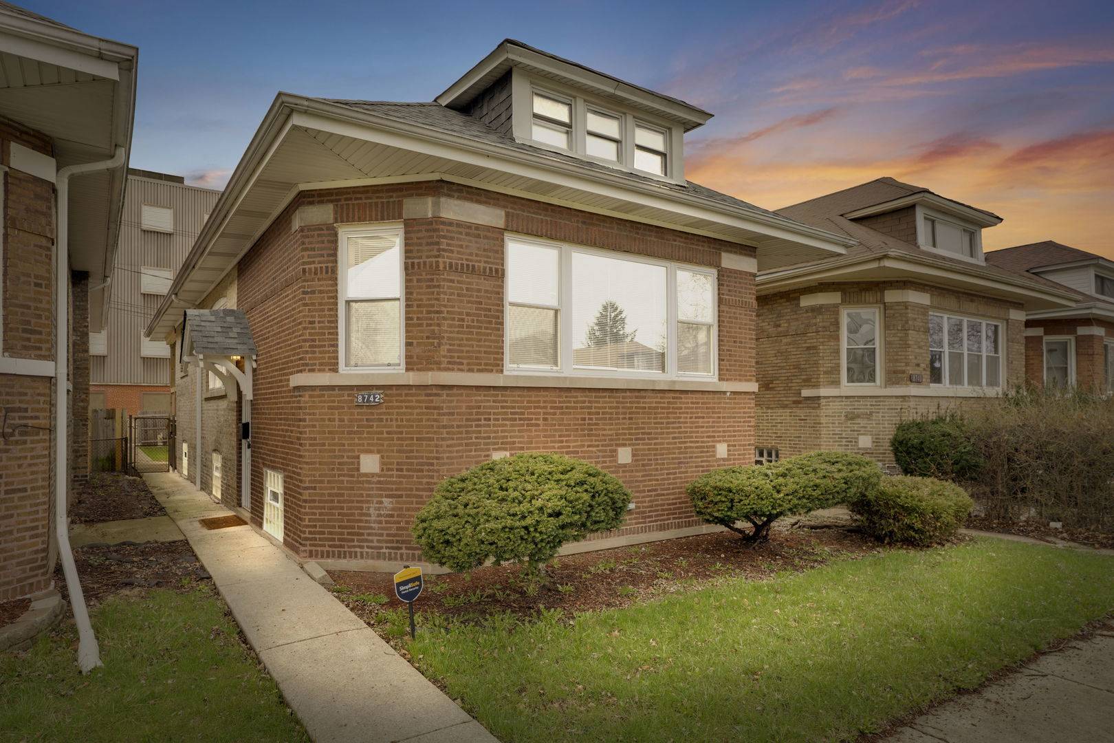 Chicago, IL 60620,8742 S Justine ST