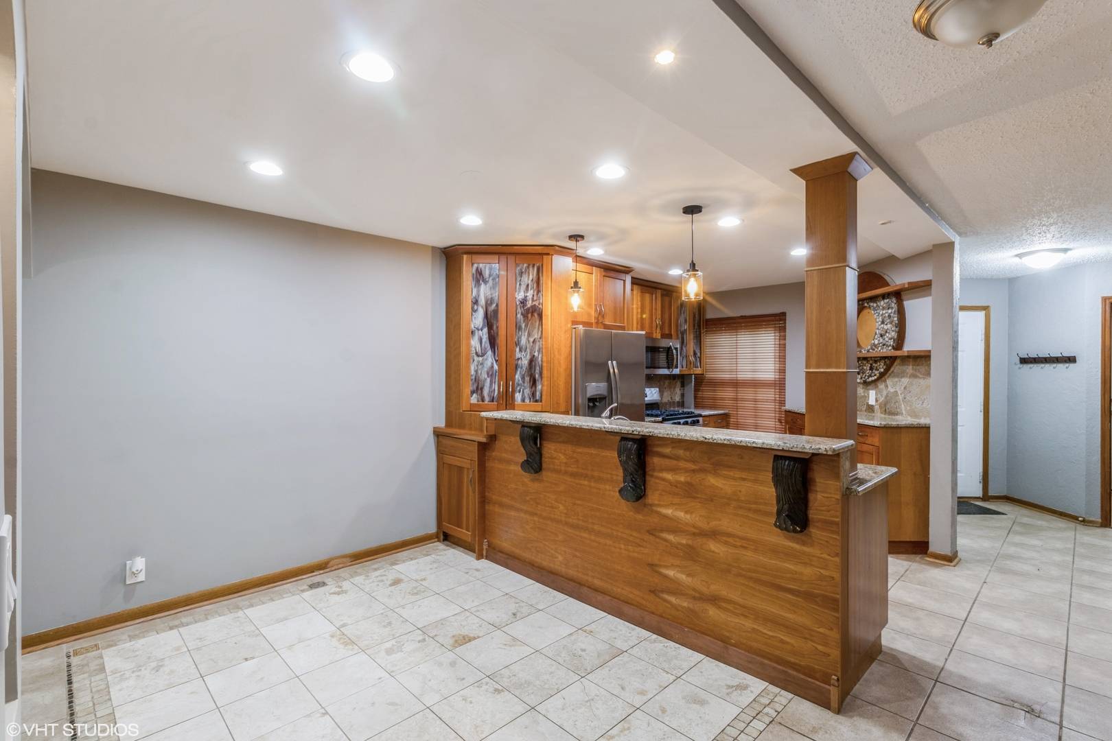 Arlington Heights, IL 60004,750 W Happfield DR