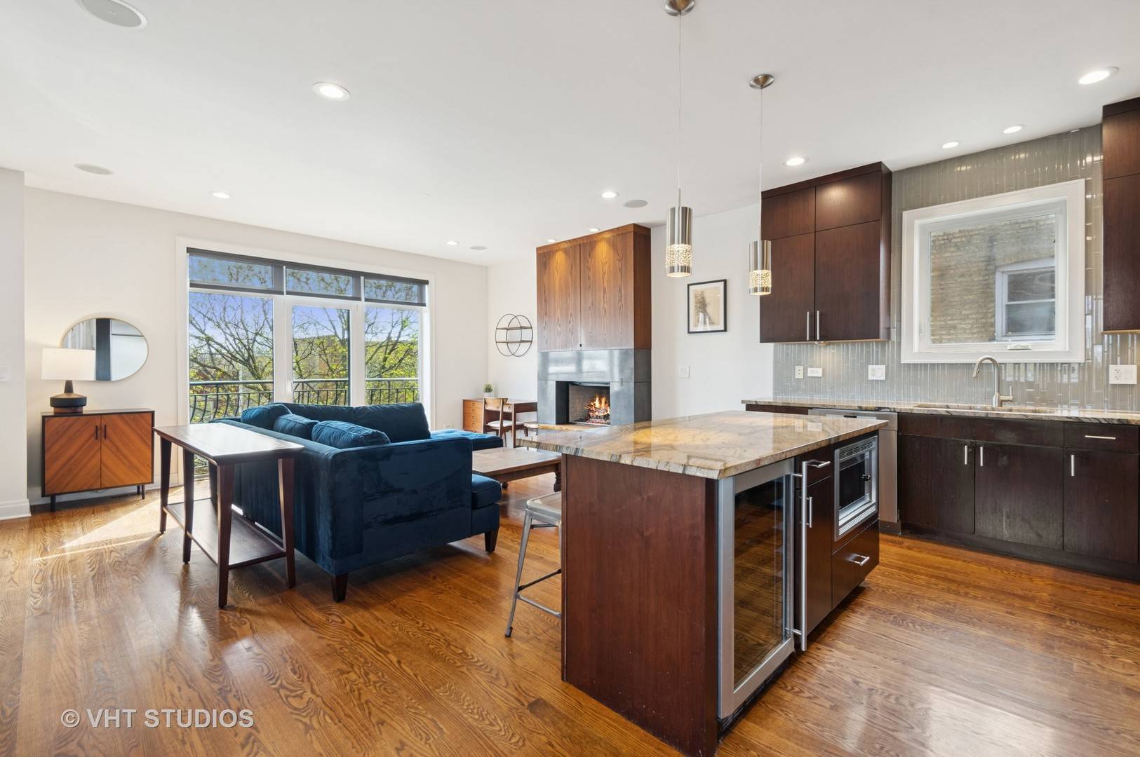 Chicago, IL 60618,4208 N Albany AVE #3