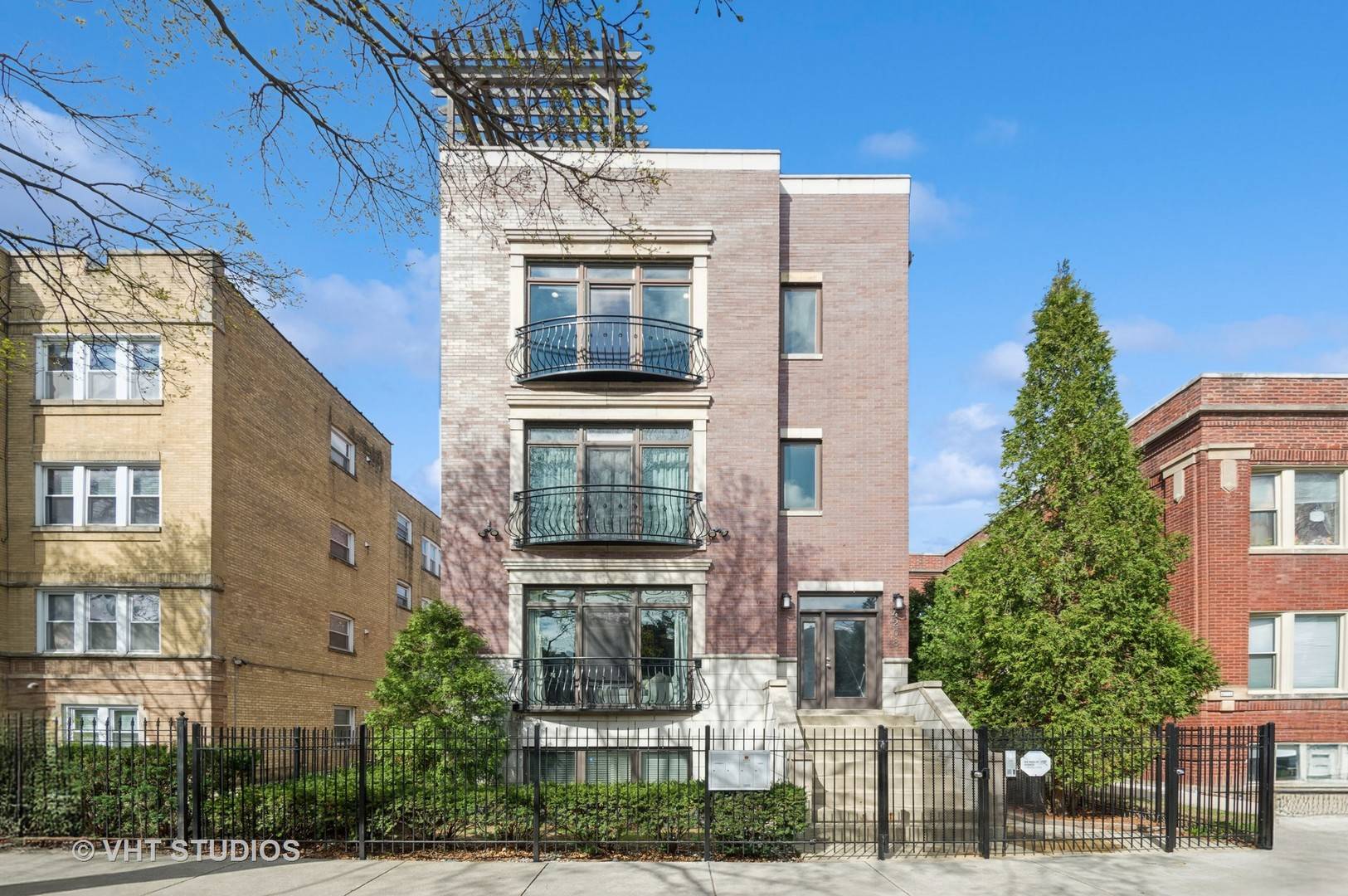 Chicago, IL 60618,4208 N Albany AVE #3