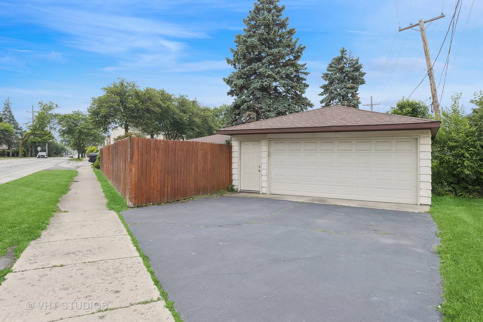 Brookfield, IL 60513,8800 44th PL