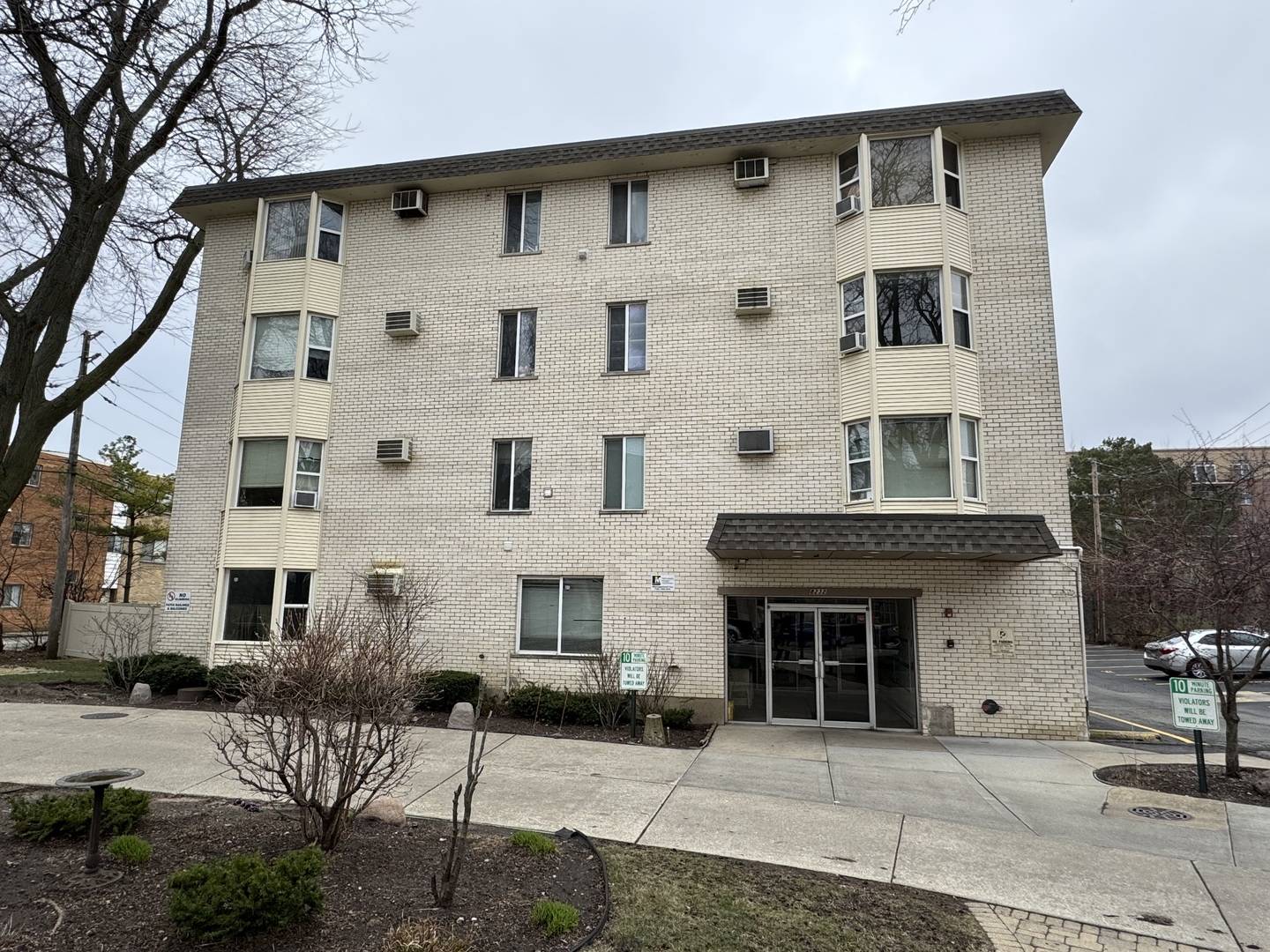 Skokie, IL 60077,8232 Niles Center RD #316