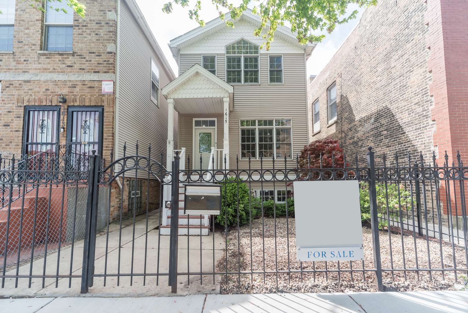 Chicago, IL 60622,1615 W SUPERIOR ST