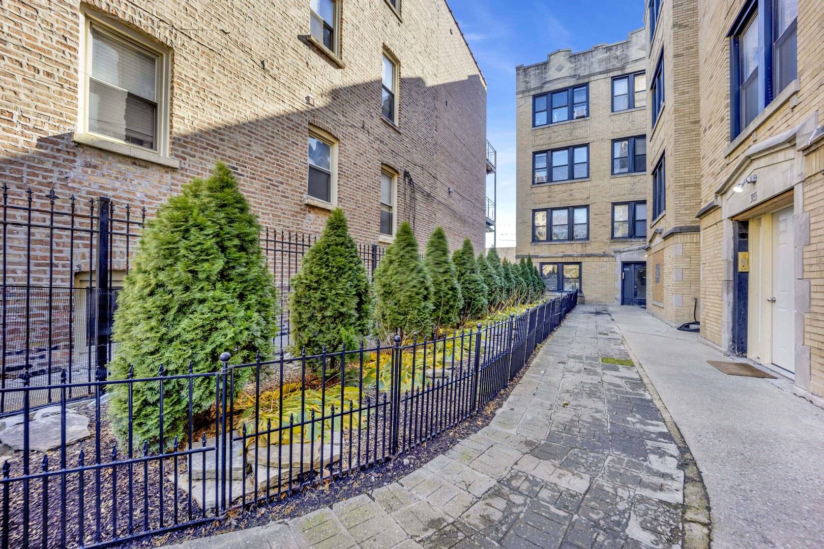 Chicago, IL 60622,3153 W Augusta BLVD #3A