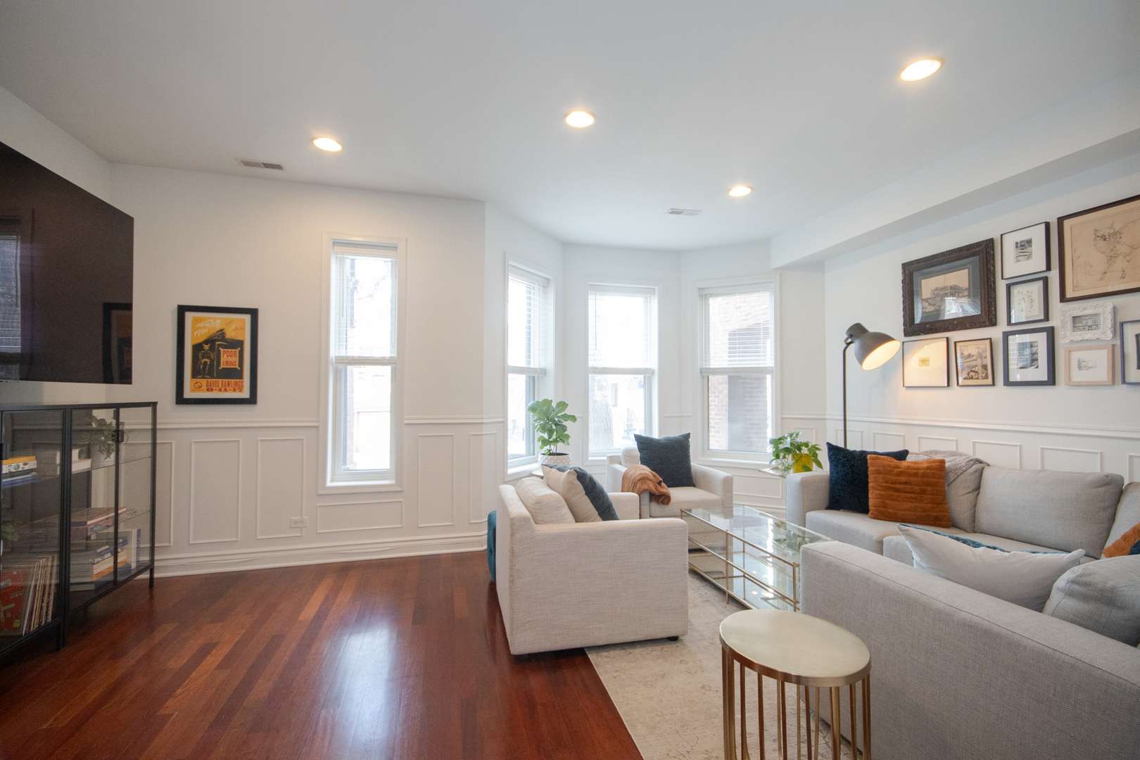 Chicago, IL 60618,2848 N ALBANY AVE #2S