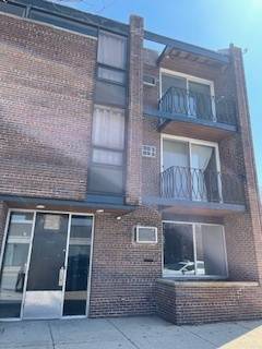 Chicago, IL 60645,7411 N Western AVE