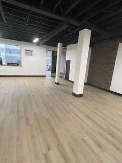 Chicago, IL 60645,7411 N Western AVE