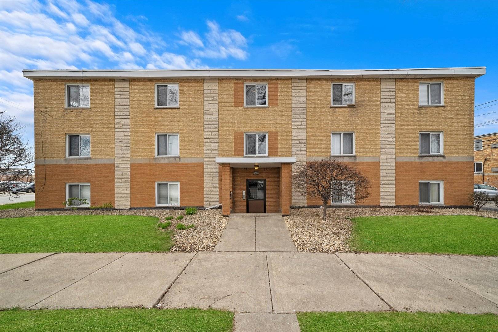 Chicago, IL 60638,5568 S Archer AVE #3A