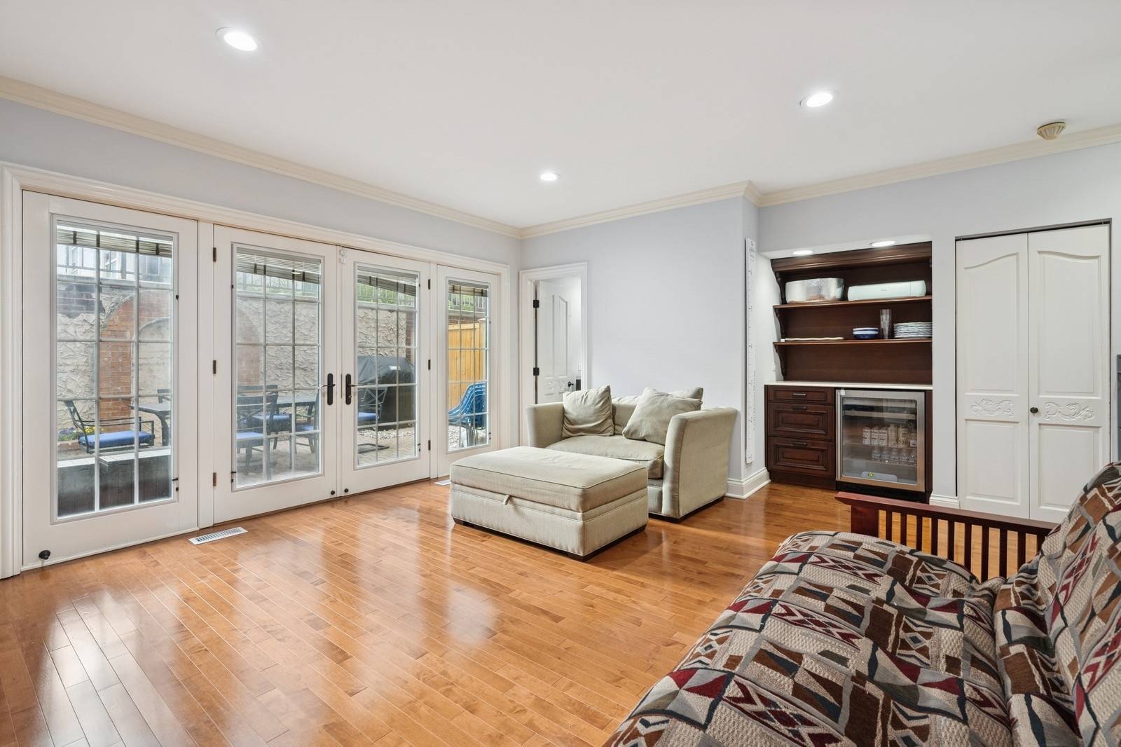 Chicago, IL 60610,55 W Goethe ST #1236