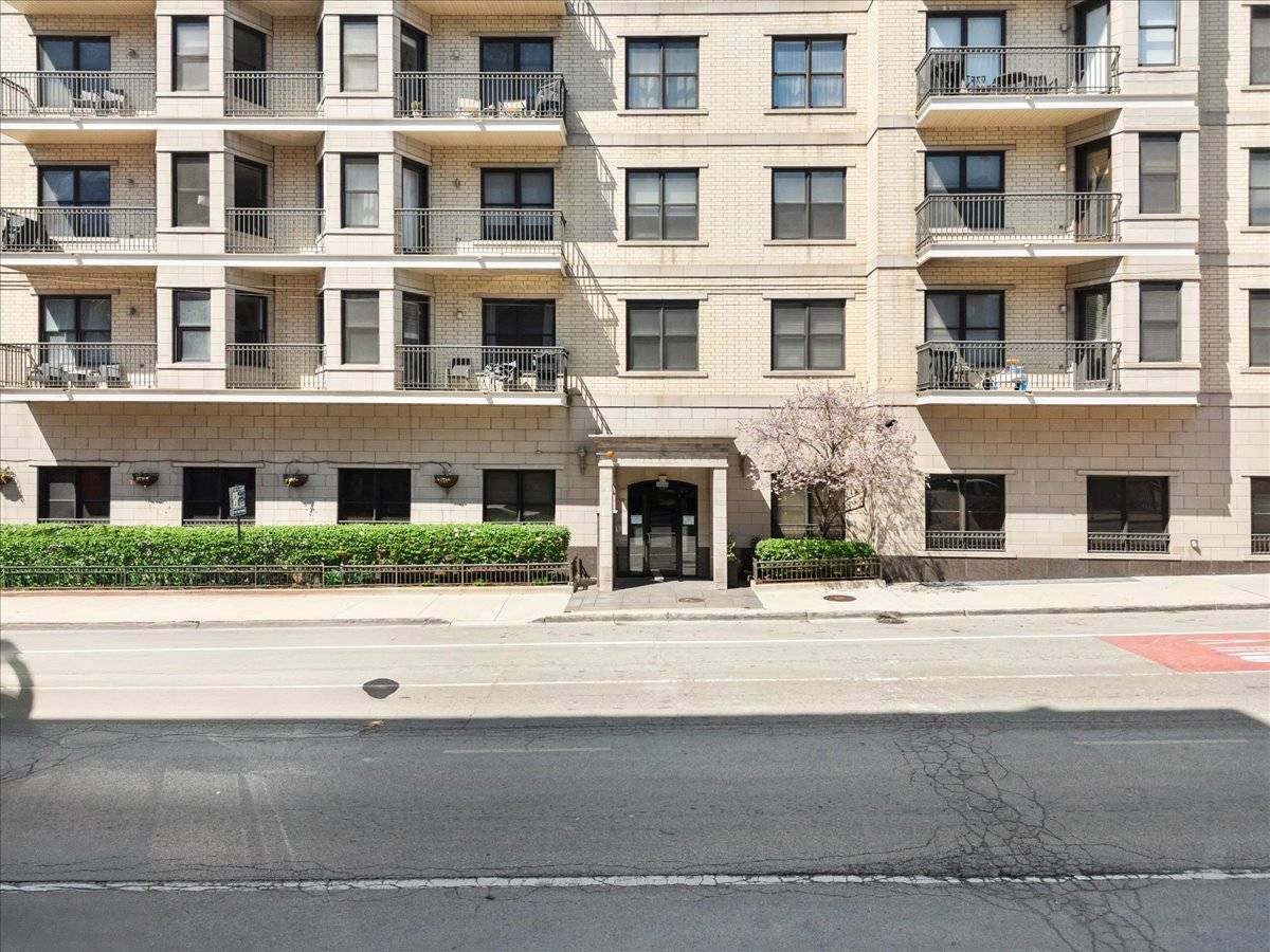 Chicago, IL 60642,520 N Halsted ST #310