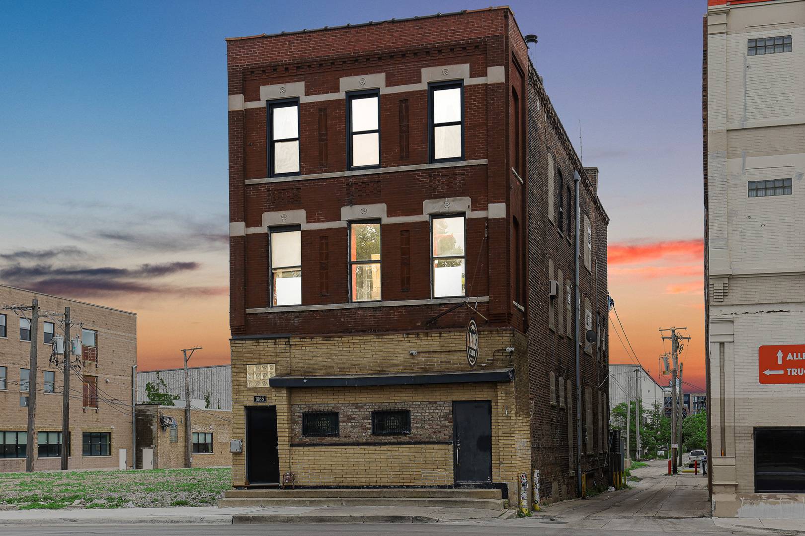 Chicago, IL 60614,1665 W Fullerton AVE