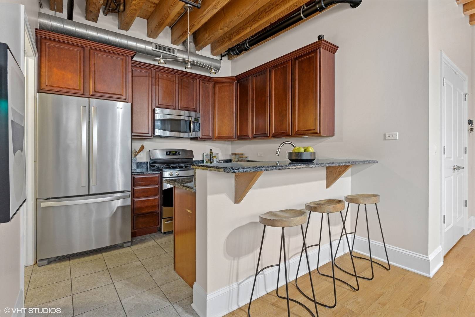 Chicago, IL 60618,2310 W Nelson ST #101