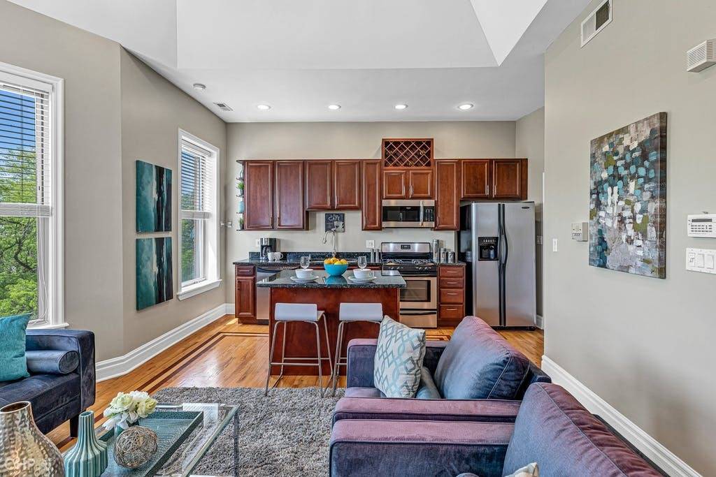 Chicago, IL 60615,4858 S Prairie AVE #3A