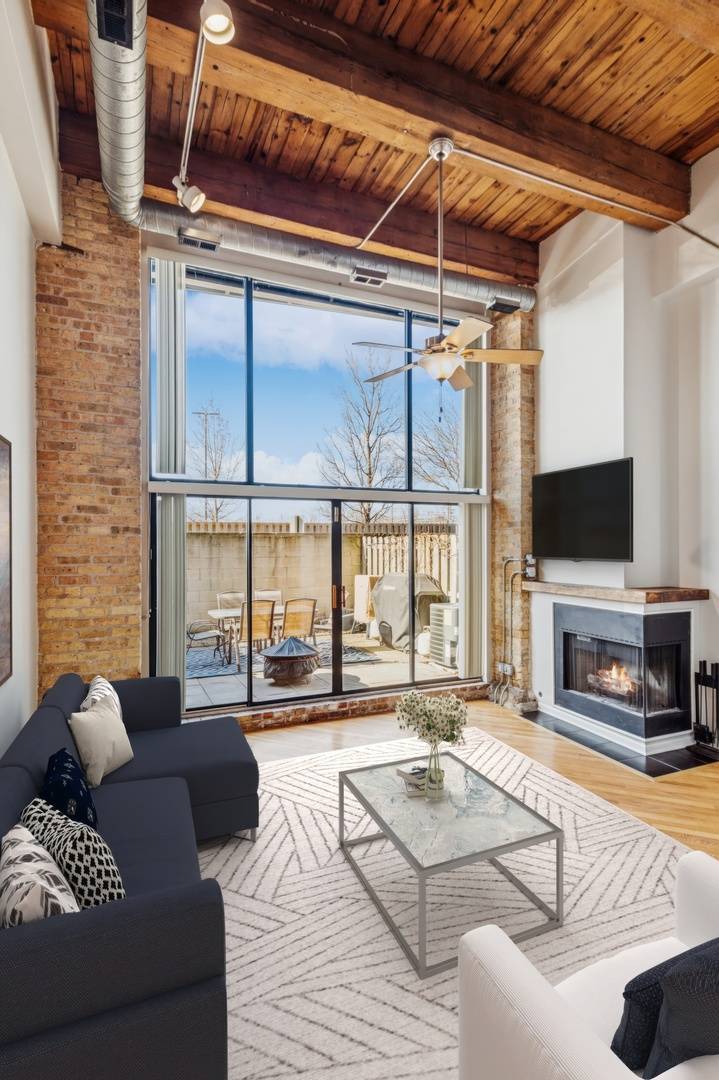 Chicago, IL 60614,2614 N Clybourn AVE #109