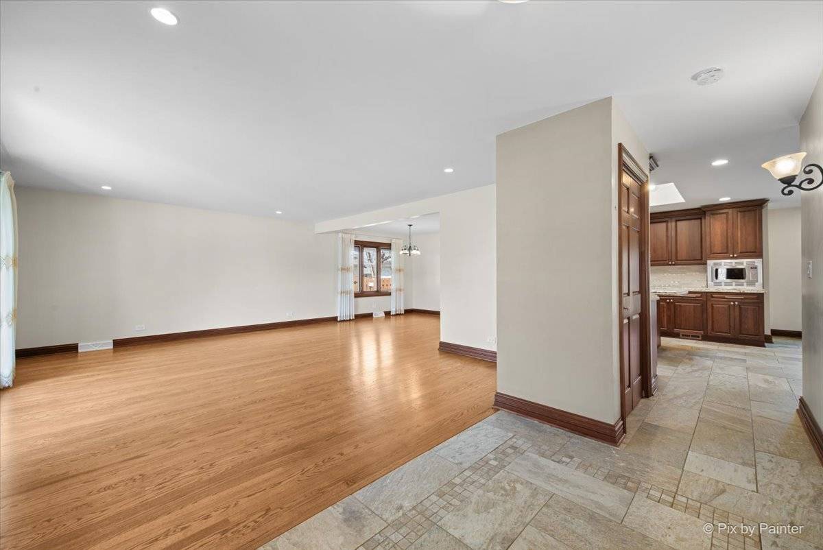 Mount Prospect, IL 60056,1805 N Larch DR