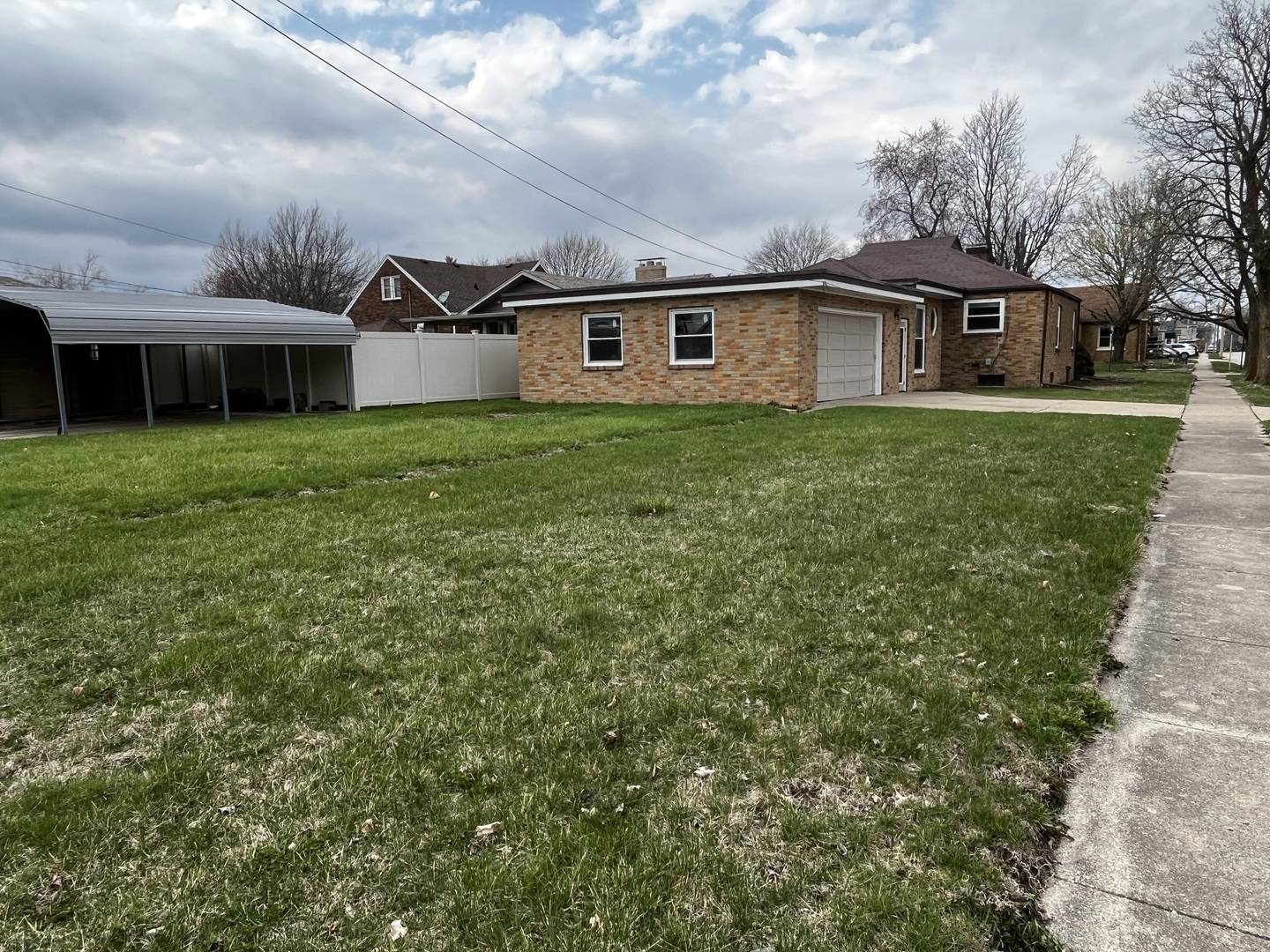 Oglesby, IL 61348,303 W 2nd ST