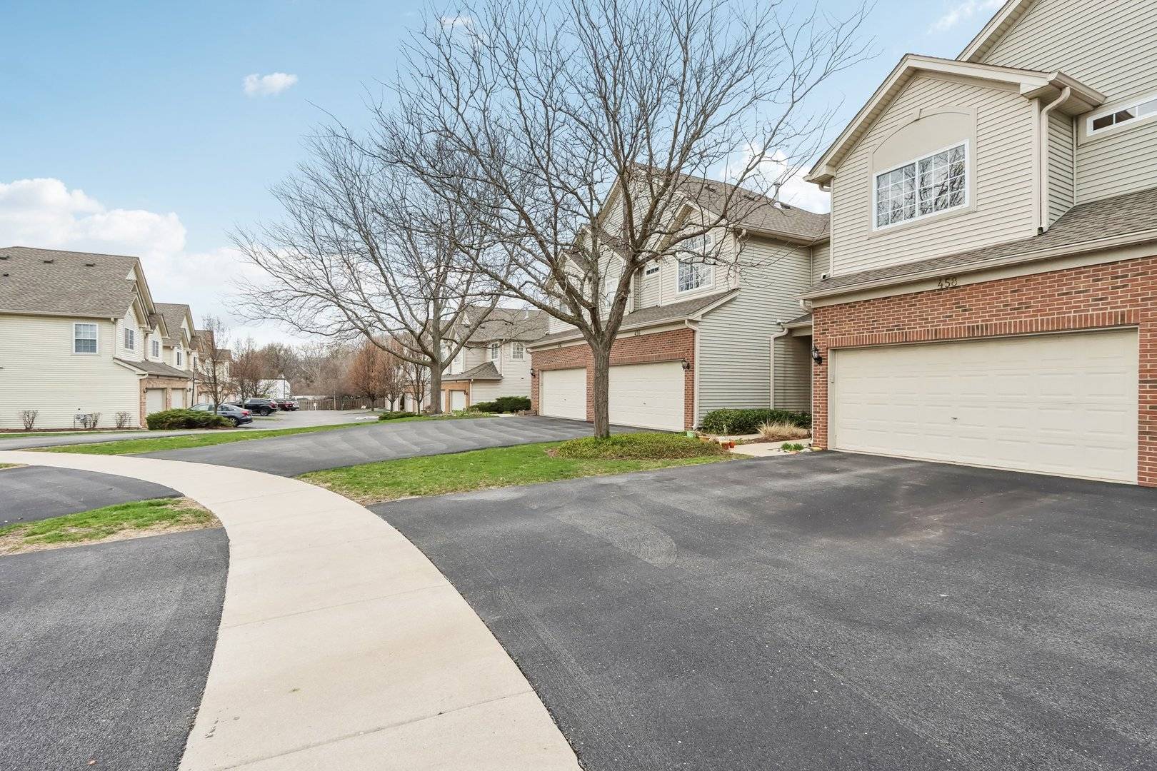 Aurora, IL 60502,458 Jamestown CT #458