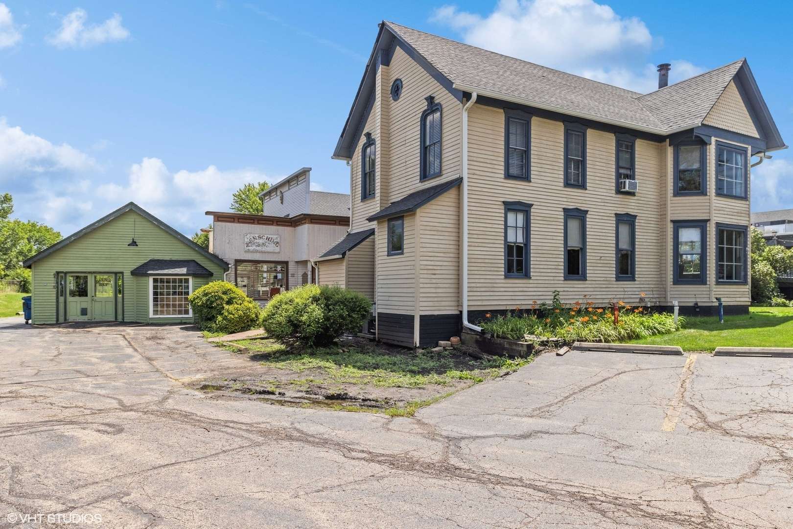 Itasca, IL 60143,105 E Irving Park RD