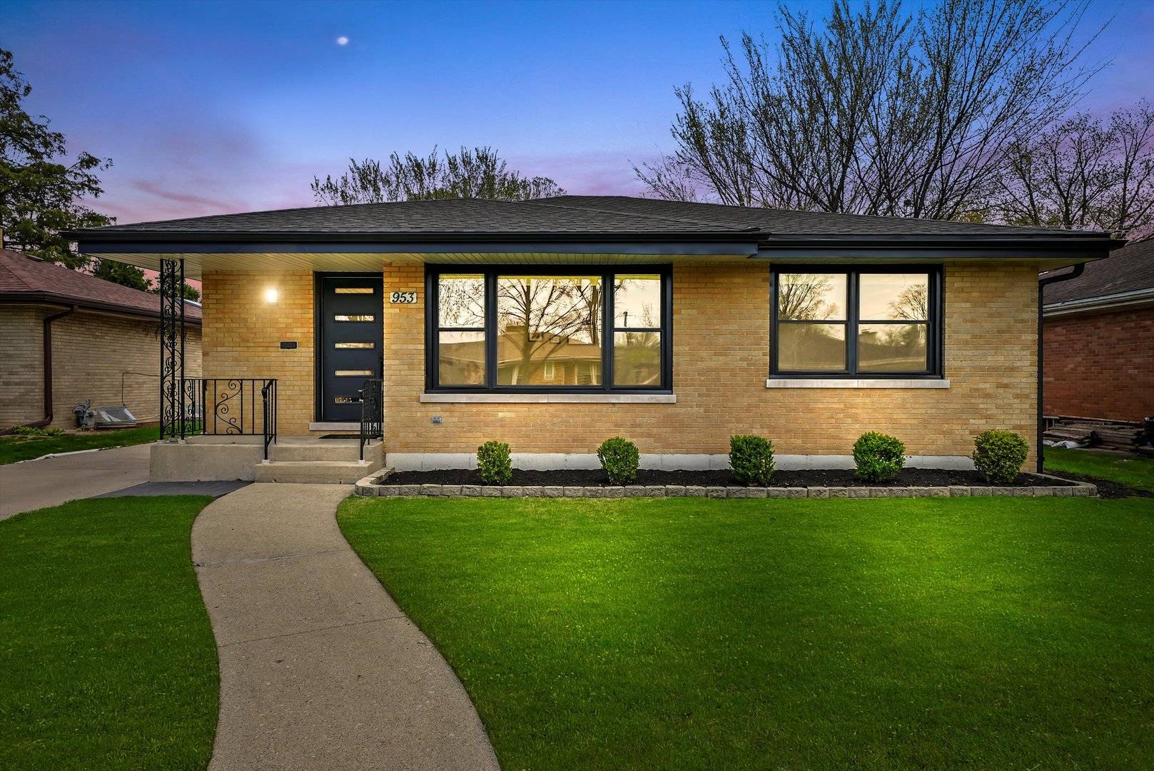 Elmhurst, IL 60126,953 S Parkside AVE