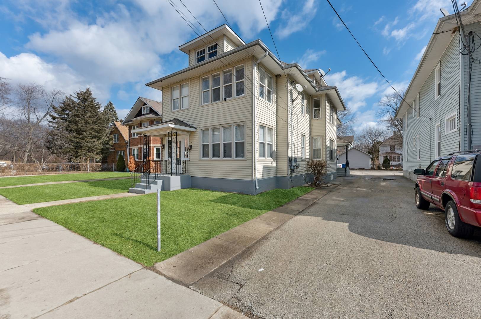 Waukegan, IL 60085,123 Philippa AVE