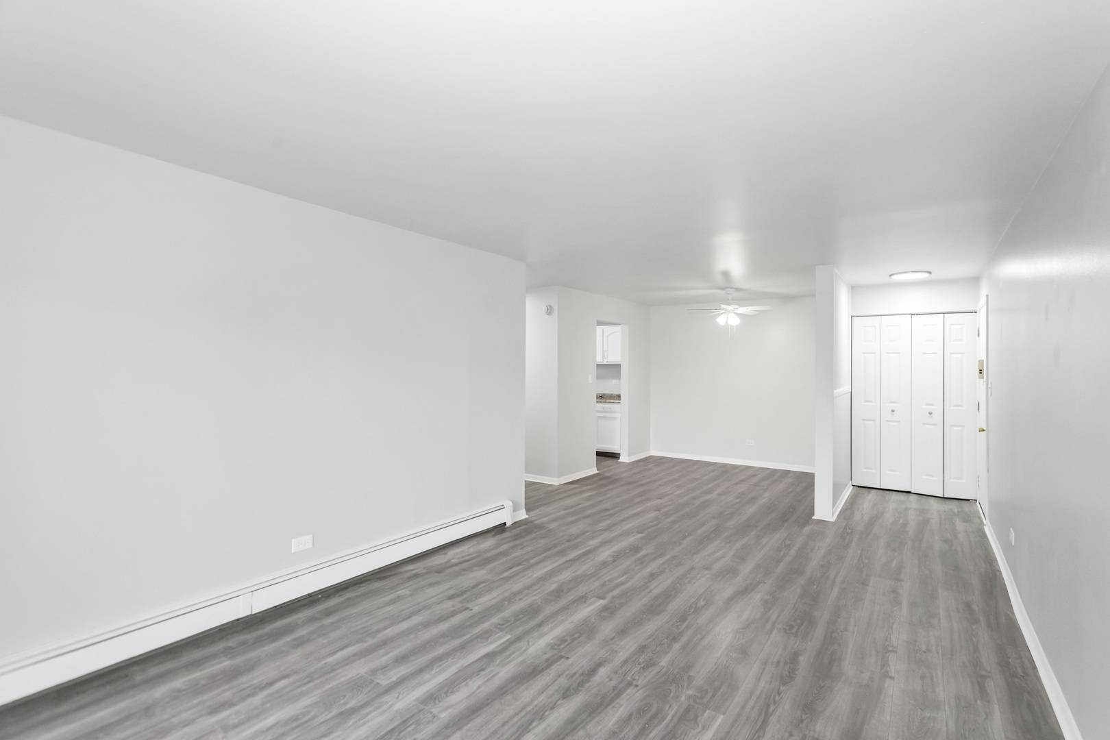 Hoffman Estates, IL 60169,1075 Knoll LN #201