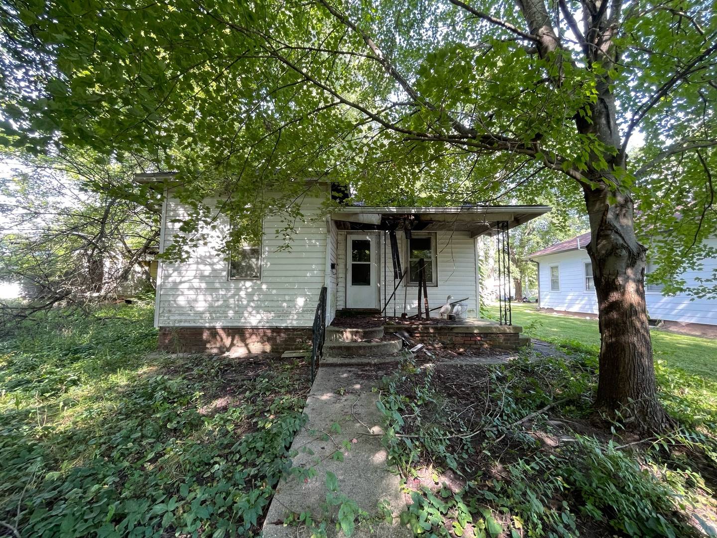 Villa Grove, IL 61956,608 S Elm ST