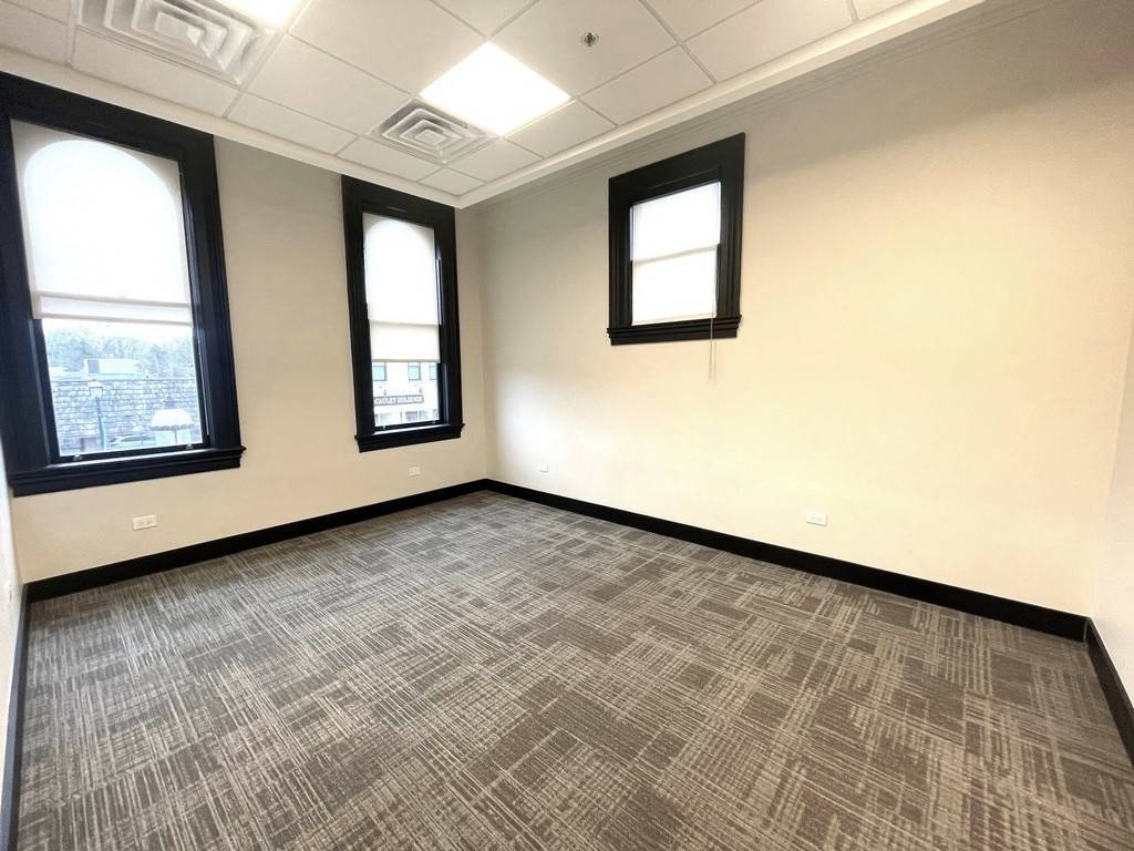 West Dundee, IL 60118,106 W Main ST #A-B