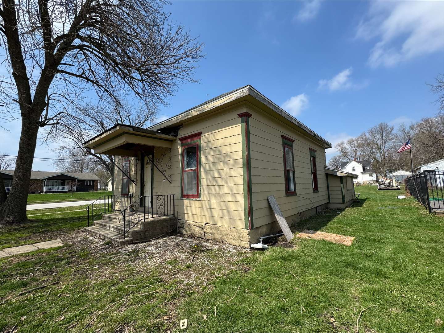 Piper City, IL 60959,3 E Linn ST