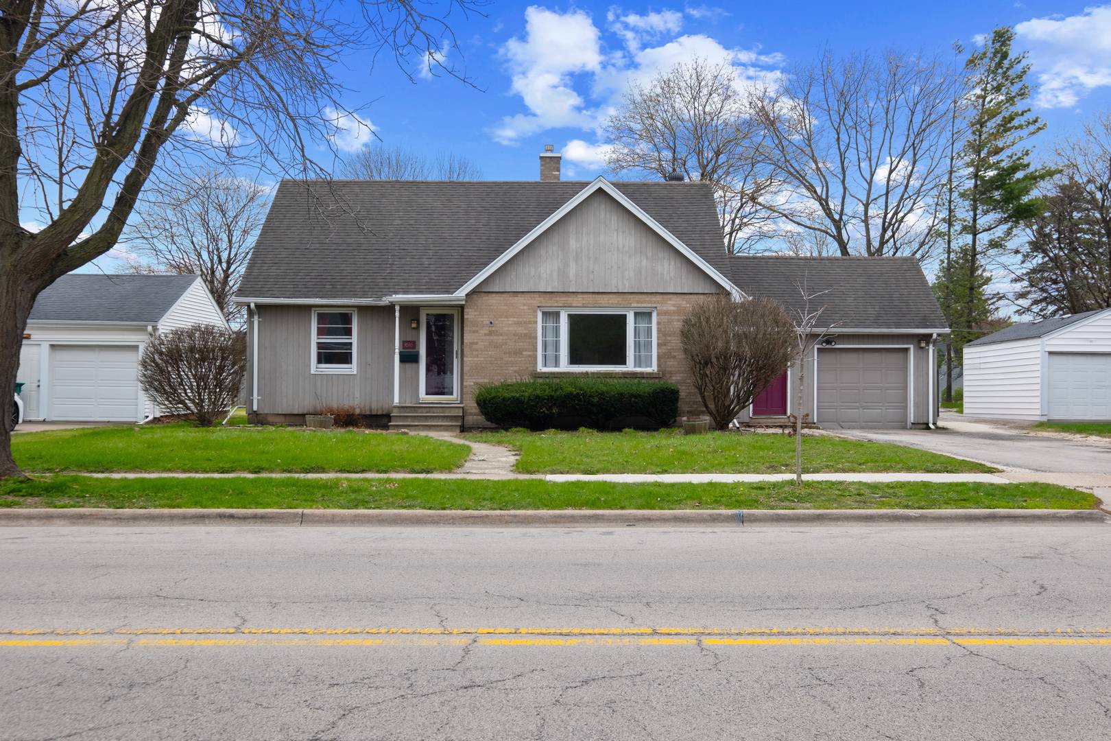 Joliet, IL 60435,1616 Glenwood AVE