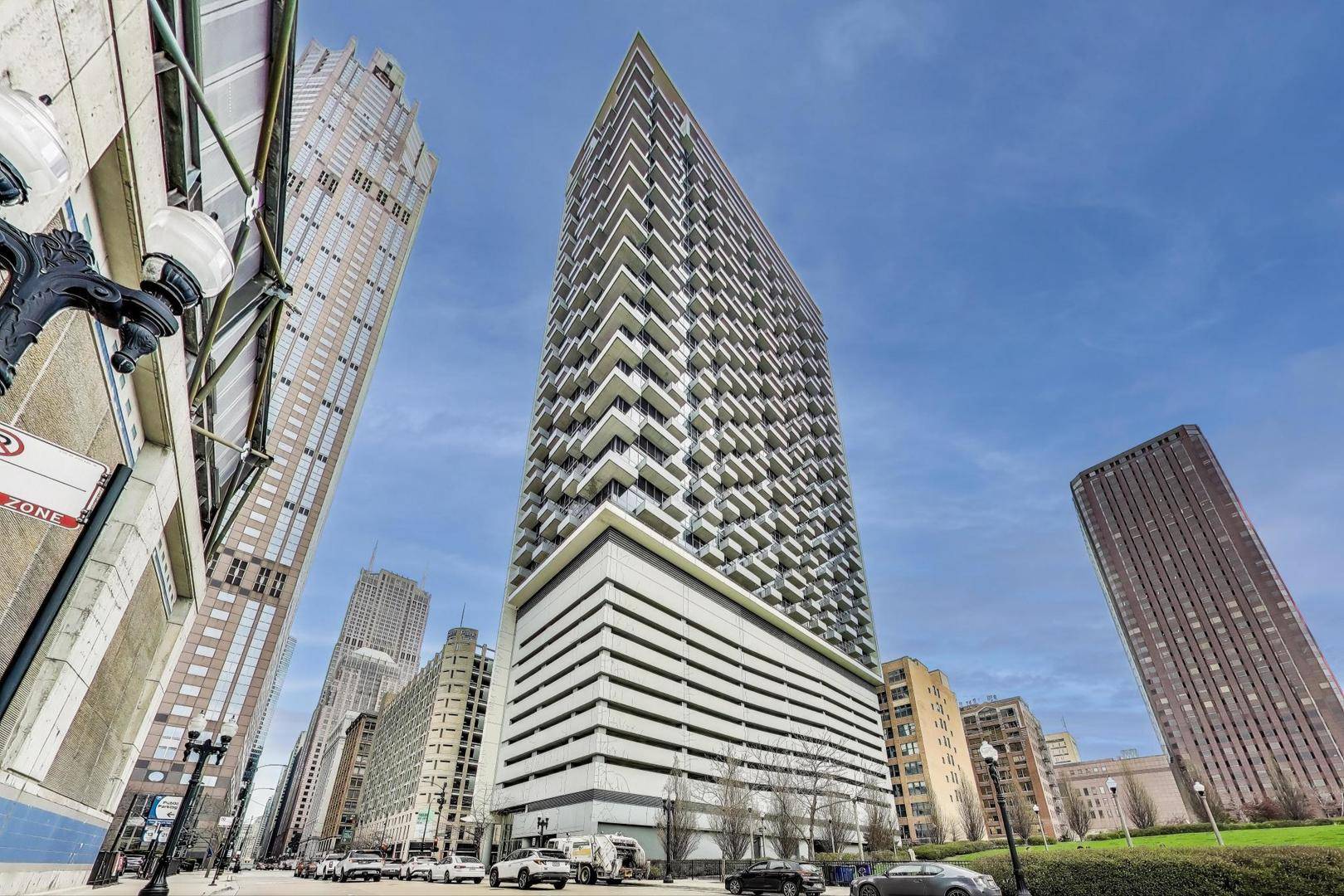 Chicago, IL 60607,235 W VAN BUREN ST #1414