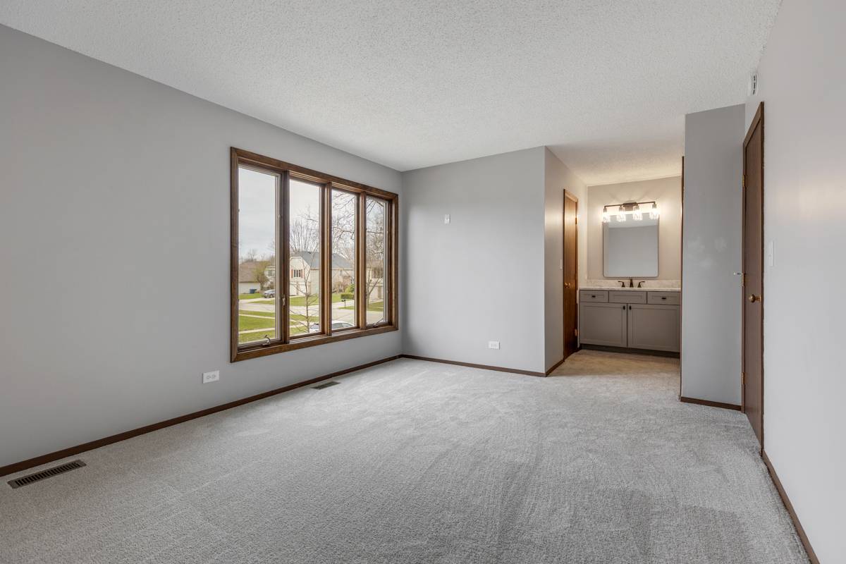 Bartlett, IL 60103,1097 Washington ST