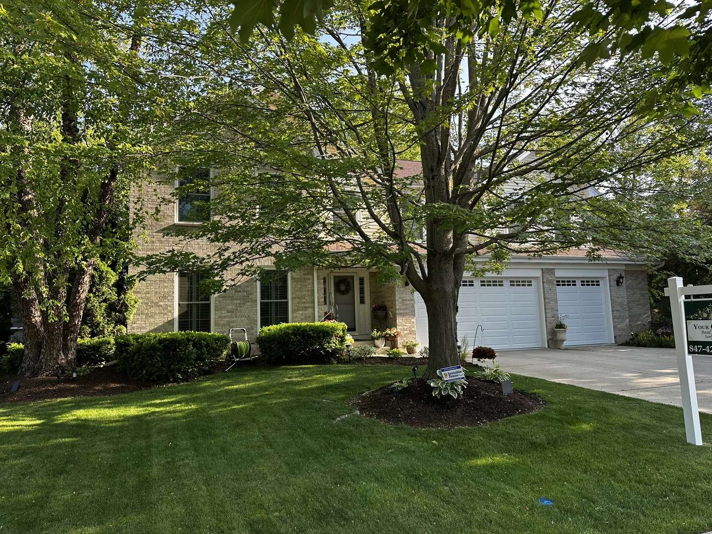 Algonquin, IL 60102,2219 Barrett DR