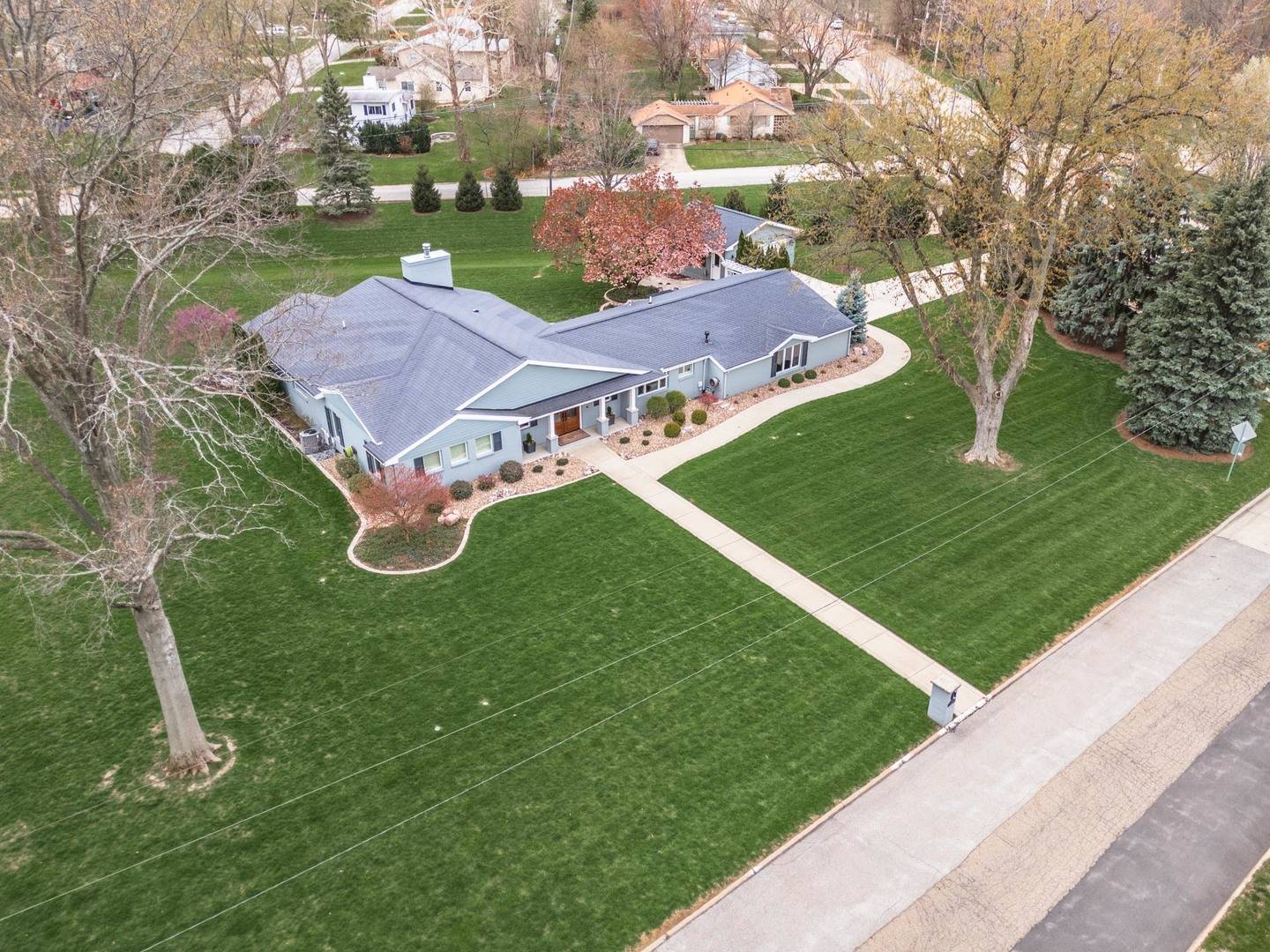 Bloomington, IL 61701,1 Cherrywood LN