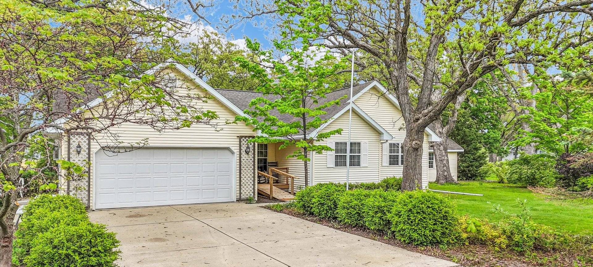 Loda, IL 60948,106 Chickasaw LN