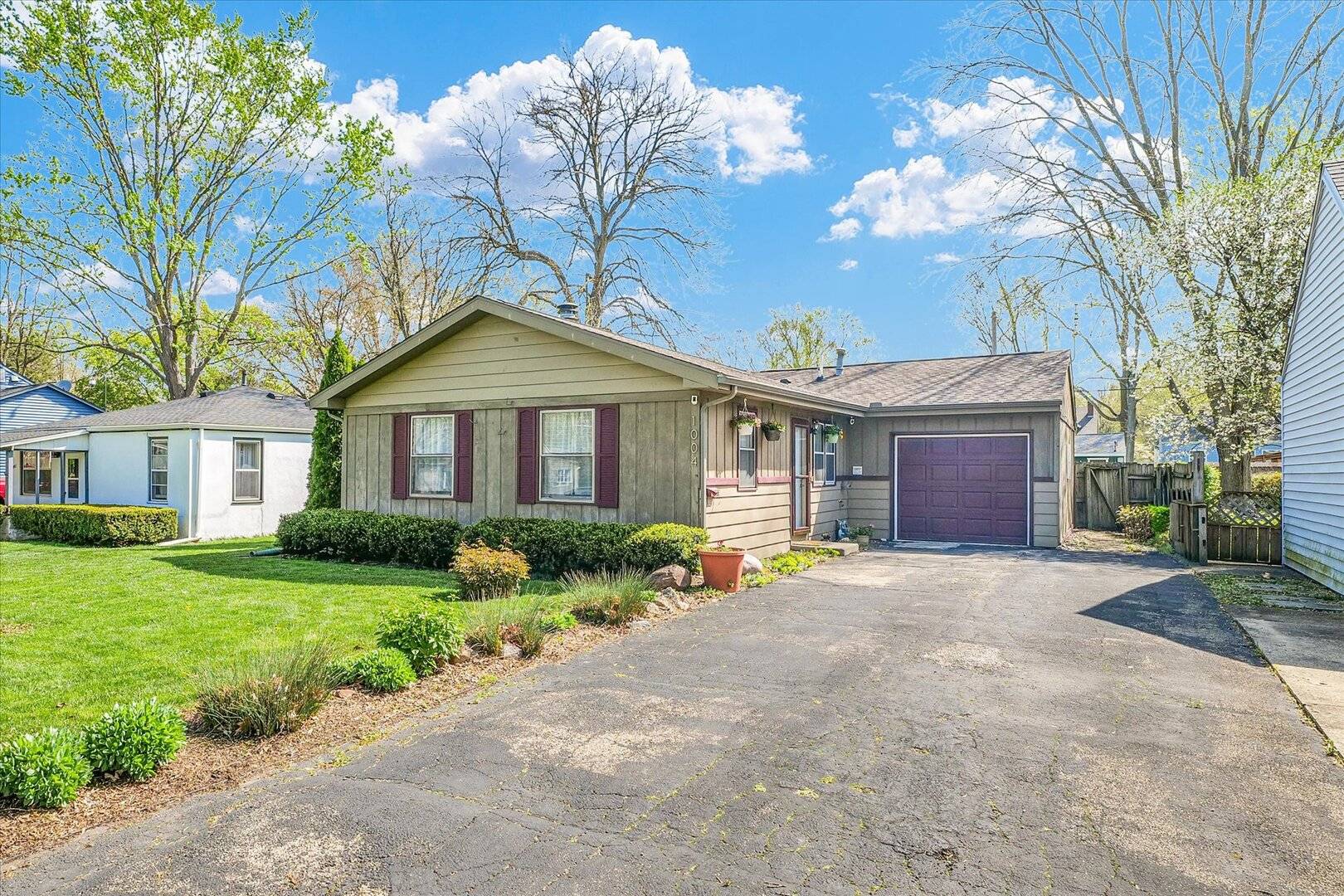 Urbana, IL 61801,1004 S Webber ST