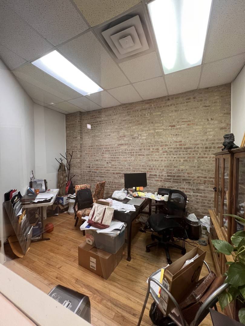Chicago, IL 60622,2319 W Chicago AVE